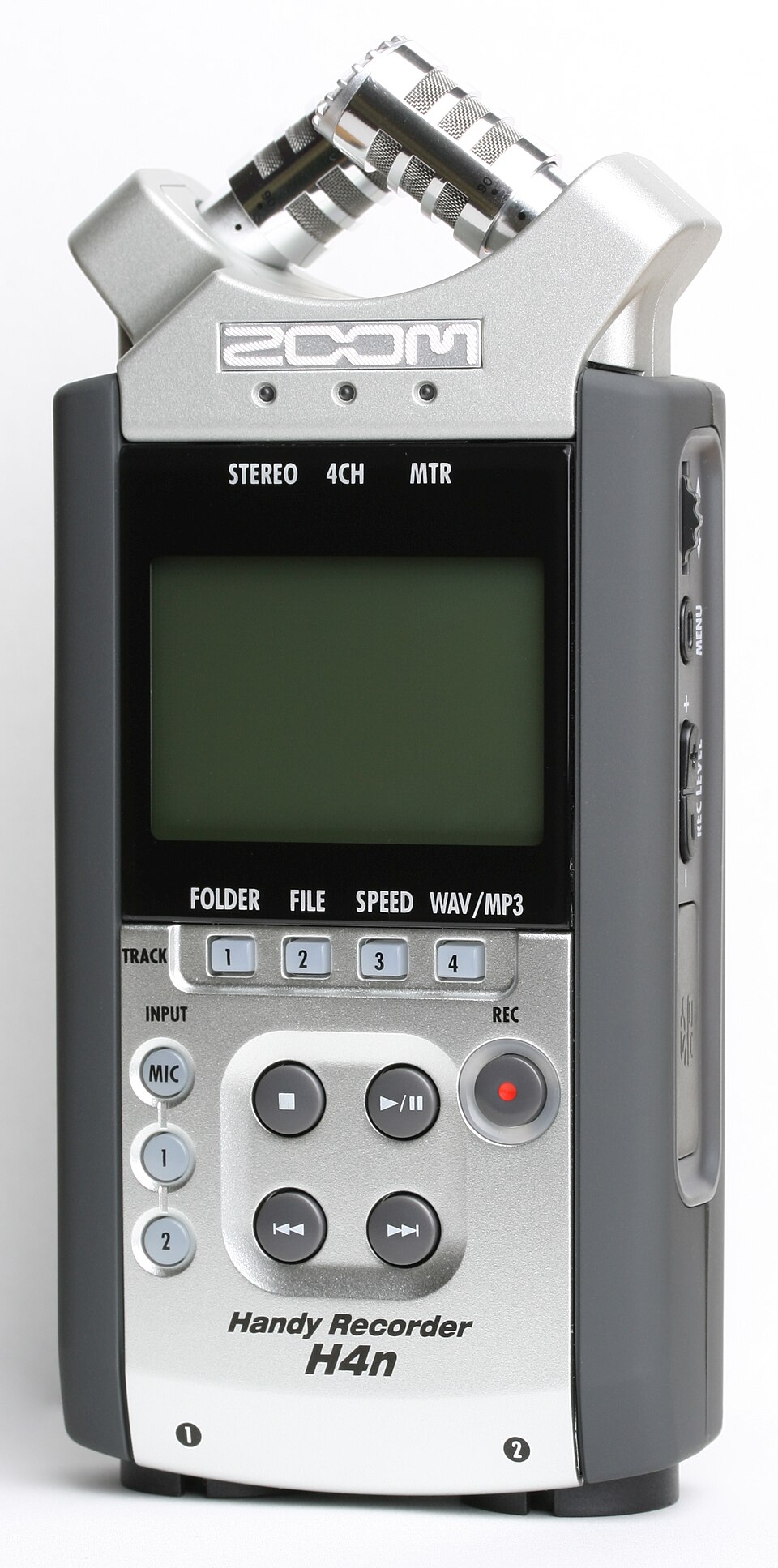 Grabador portátil Zoom H4n con pantalla, controles y micrófonos estéreo incorporados.