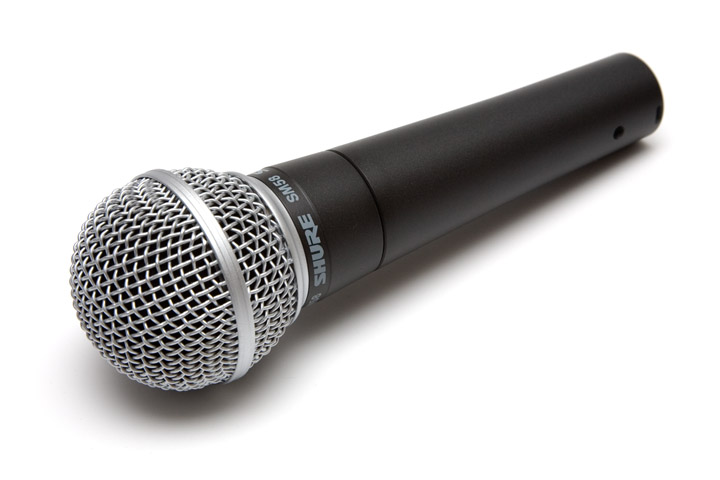 Micrófono dinámico vocal de mano Shure SM58.